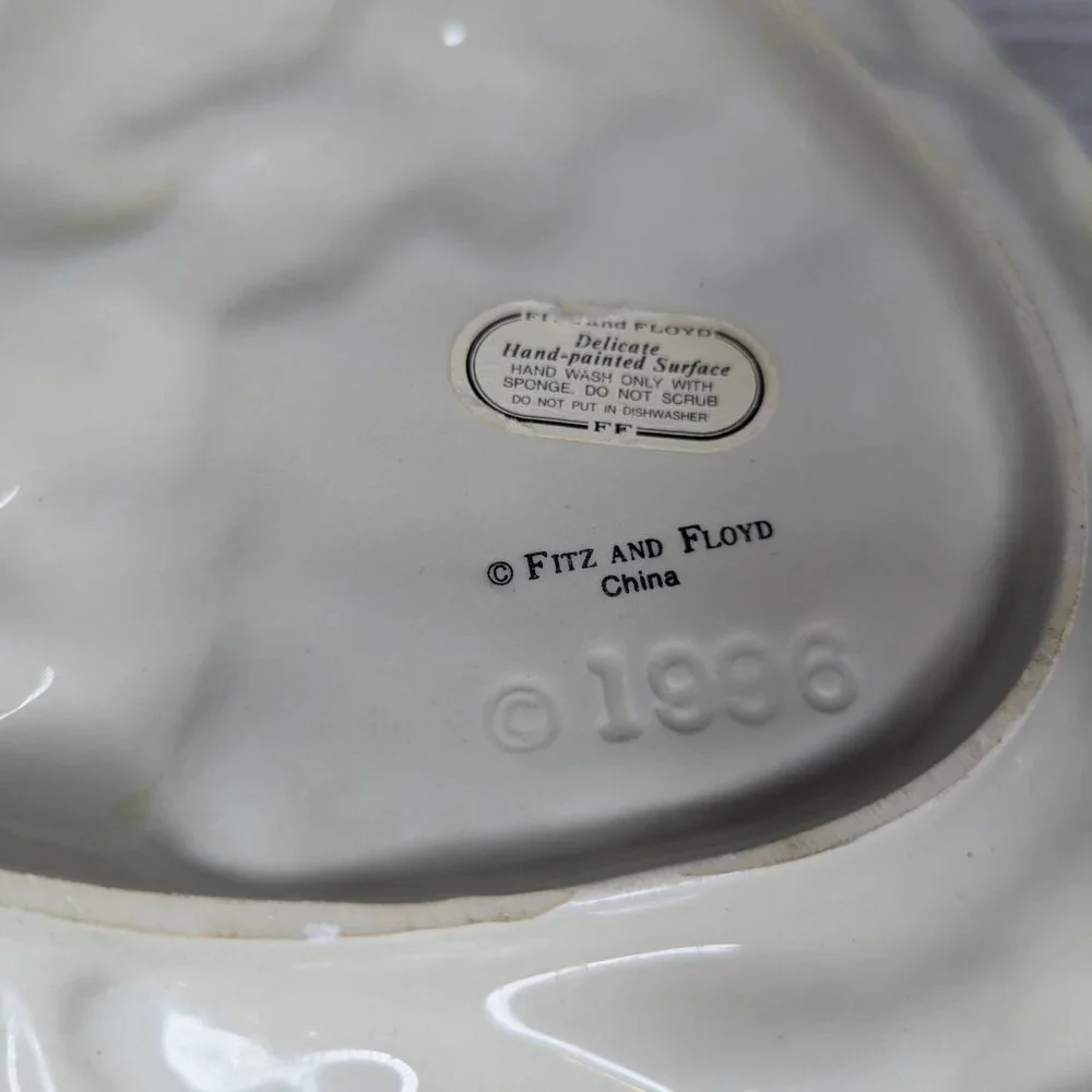 Vintage 1996 Fitz & Floyd Figural Christmas Santa Plate w/Rabbits & Snowflakes
